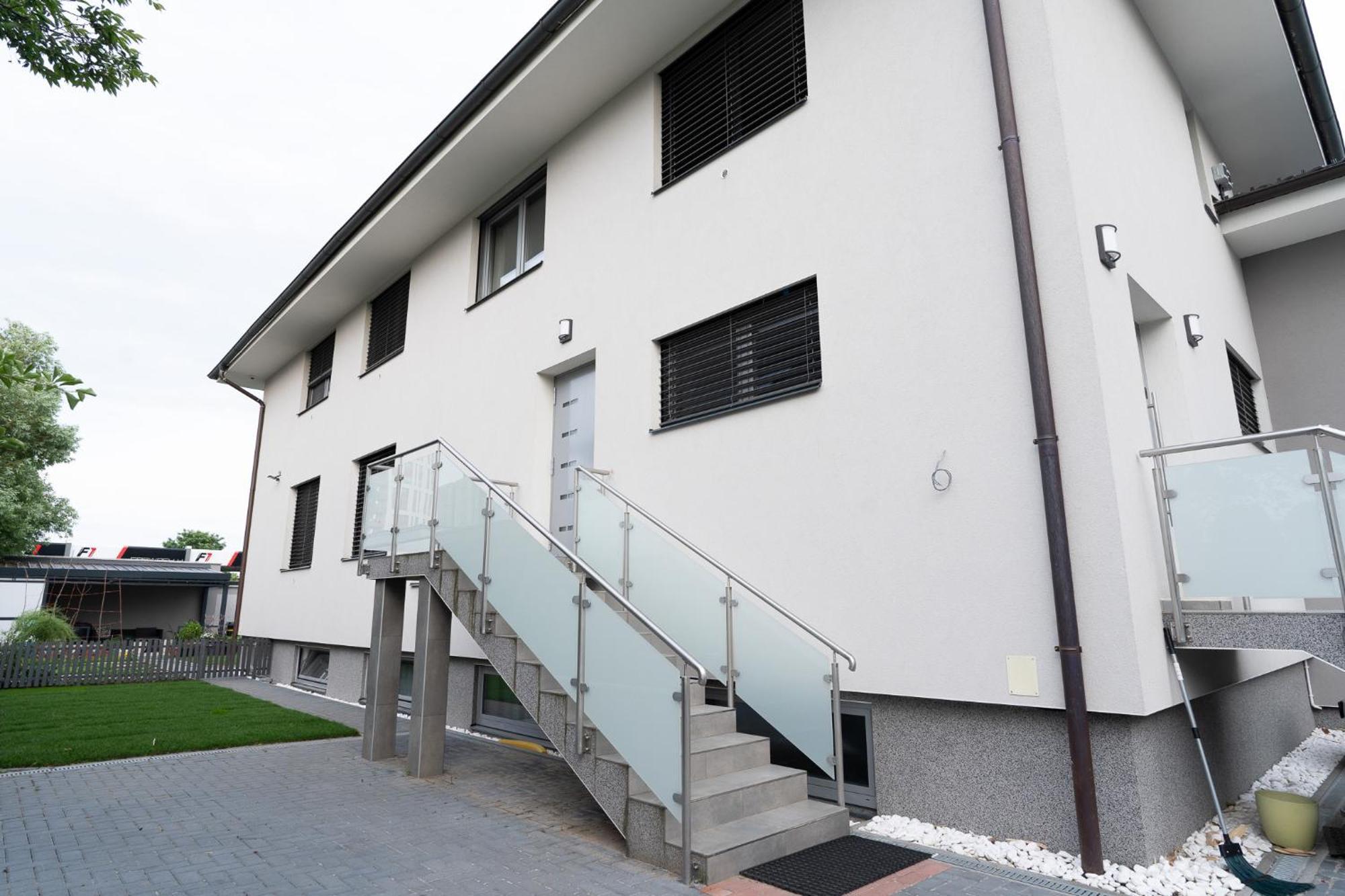 The Dante Villa Apartments Prague Exterior photo